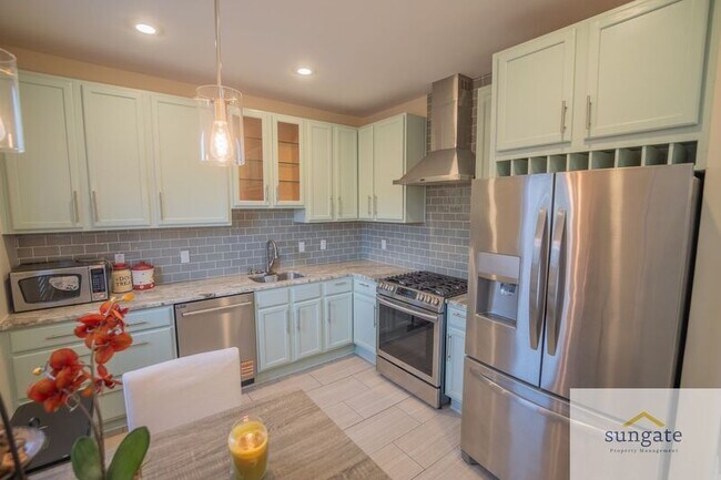 Photo - 104 N Dallas St