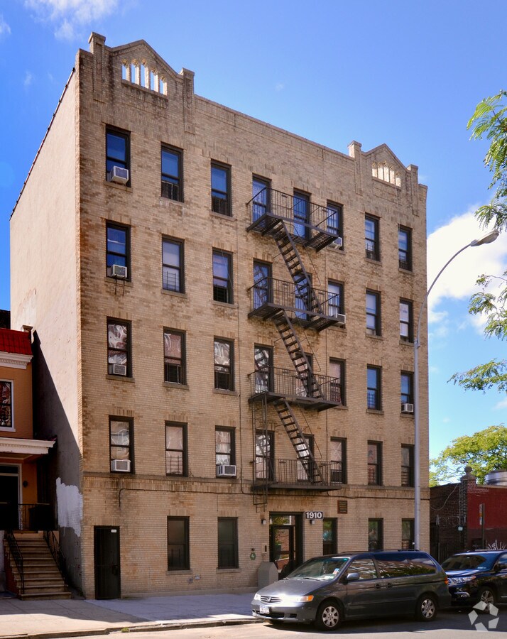 Photo - 1910 Benedict Ave