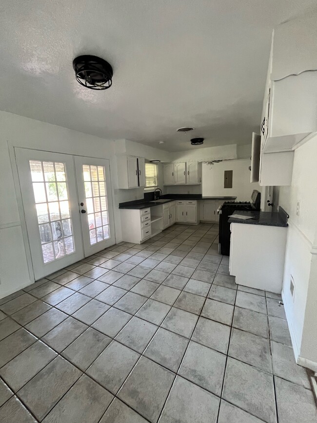 Photo - 110 Leighton Dr