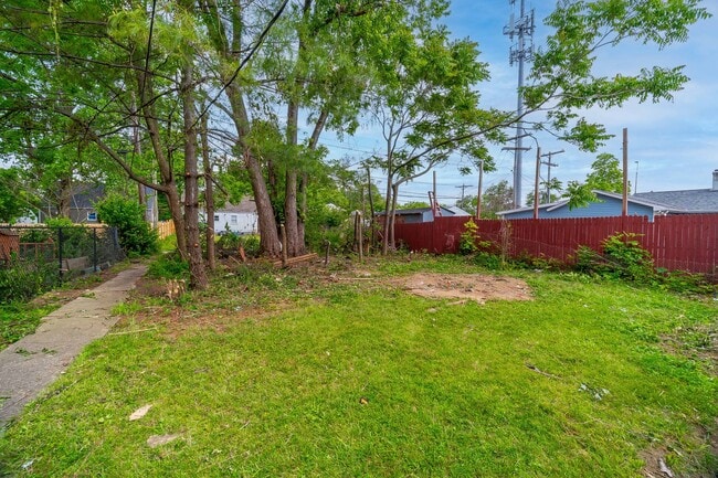 Photo - 2204 Howey Rd