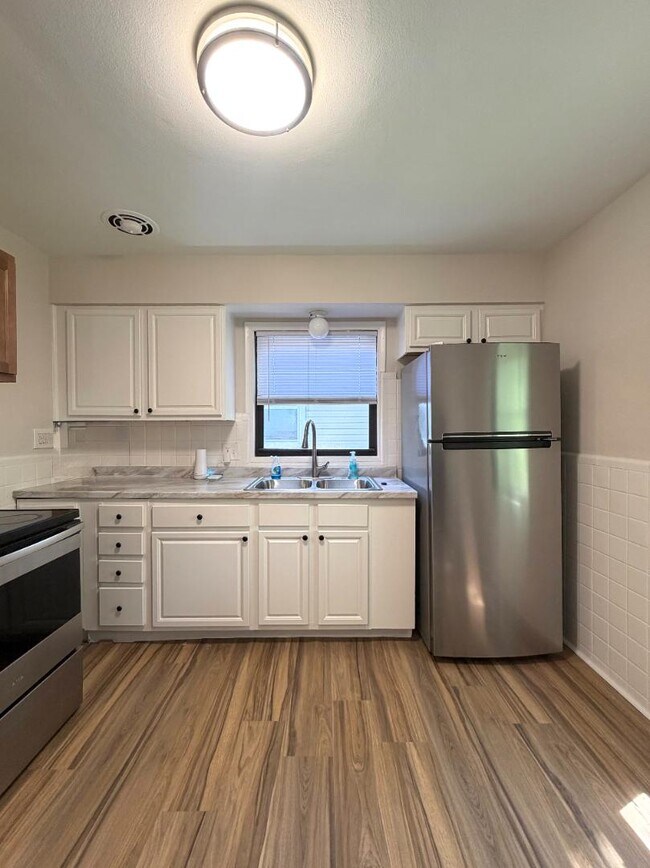 Photo - 122 Elkan Ave