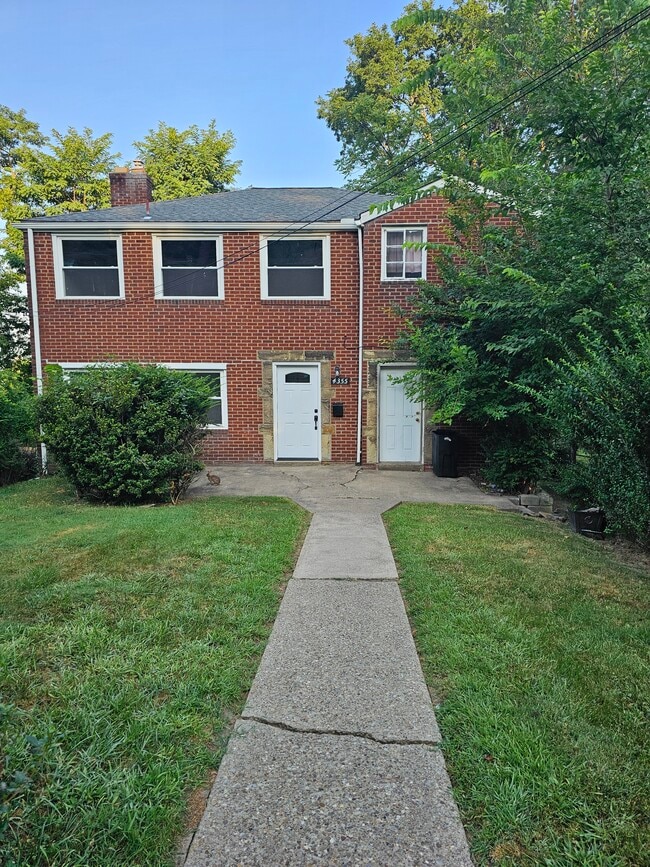 Welcome to your new home - 4355 Coleridge St Unit 1st floor