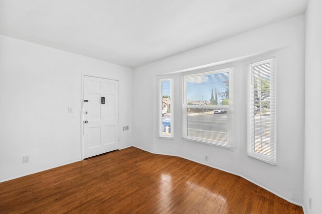 Building Photo - 7233 Normandie Ave Unit 7233 Rental