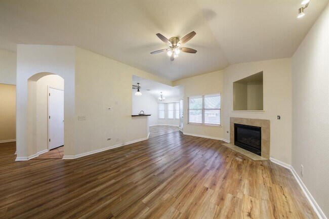 Photo - 807 Deercreek Ln