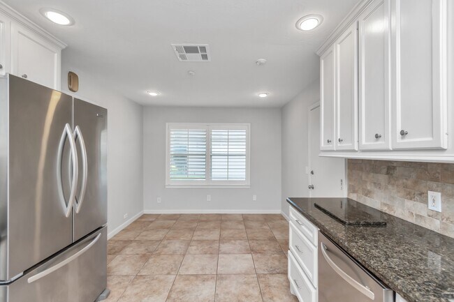 Photo - 4611 Merwin St