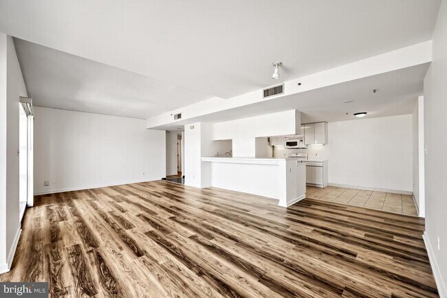 Photo - 250 S President St Unit 603