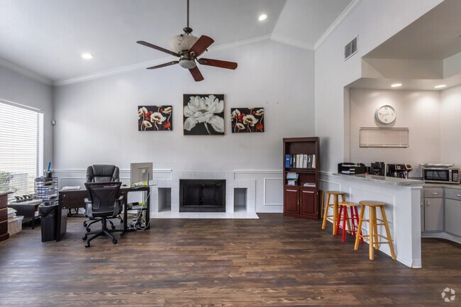 Oficina de arrendamiento - The Worthington at the Beltway