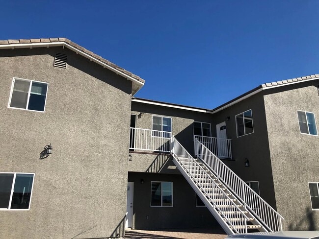 Building Photo - 1561 S Dandelion St Unit 1561 Dandelion 2