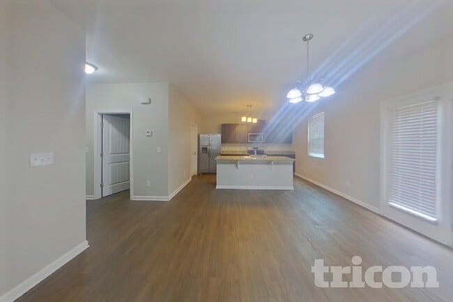 Photo - 1008 Eldon Ln