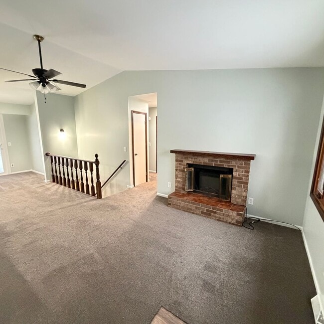 Photo - Rockford Schools! 3 Bedroom Duplex Unit 6670 Pleasantivew St. NE