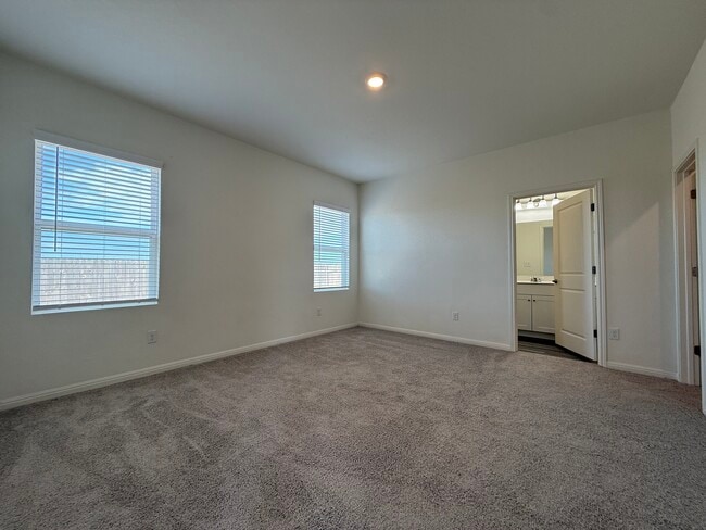 Photo - 195 Parkers Pond Path