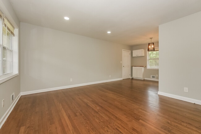Photo - 195 Greenway Dr