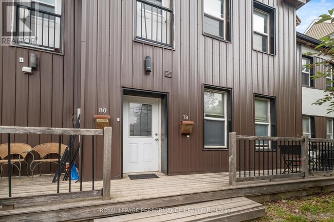 Photo - 78 Cambridge St N Unité 2