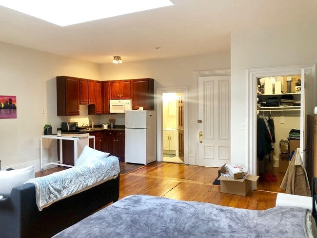 Building Photo - 105 Beacon St
