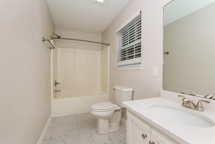 Photo - 498 Laramie Dr