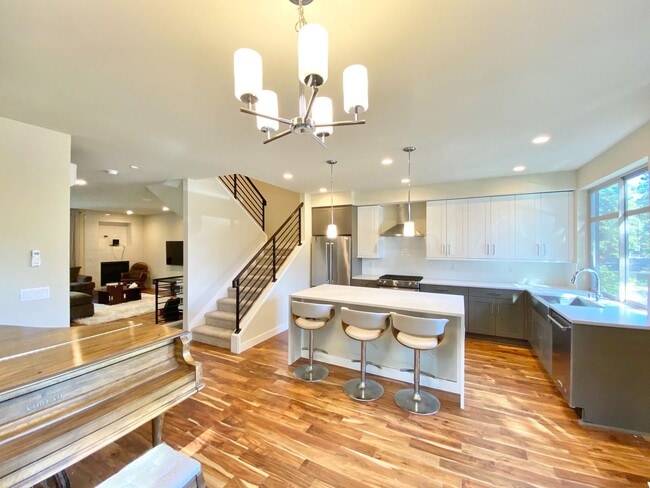 Photo - Built in 2017 – Stunning Modern Home for R...