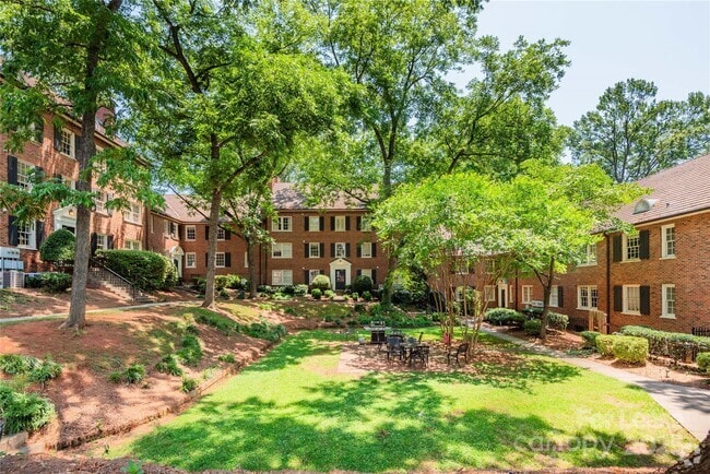Building Photo - 107 S Laurel Ave Unit 102B Rental