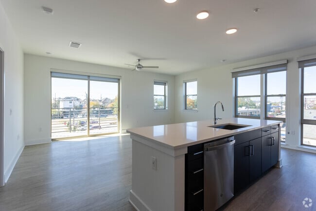 2 BR, 2 BA - 1,139 SF