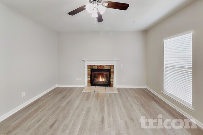 Photo - 1002 Hollingdale Ct