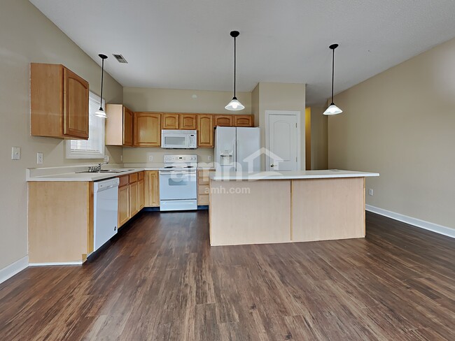 Photo - 10884 Roundtree Rd