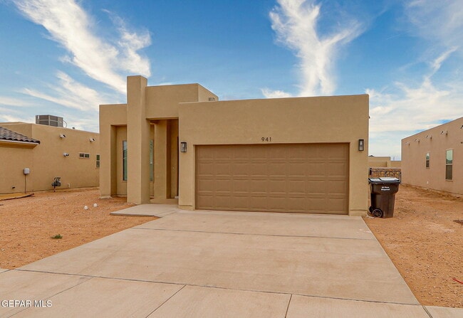 Photo - 941 Sandhurst Pl Casa