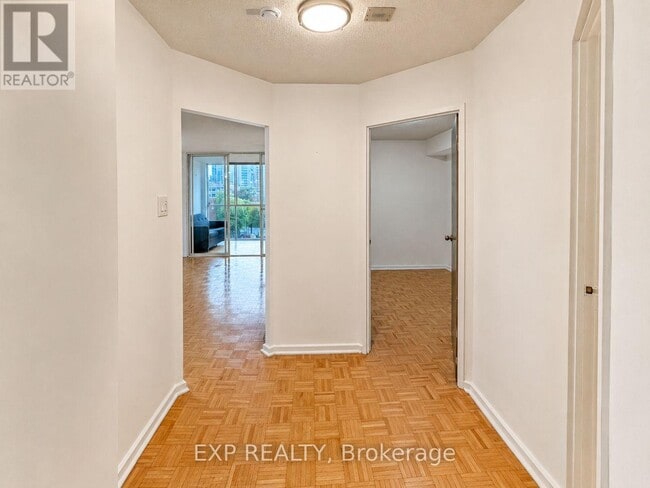 Photo - 15 Maitland Pl Unit 705