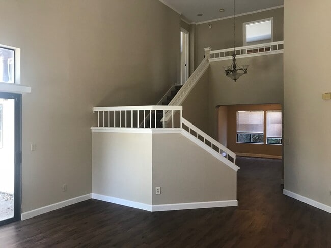 Photo - 4 bed & 3 full bathrooms in Tracy!