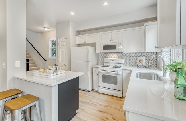 Photo - Beautiful Upscale End Unit Townhome with Lots of Updates! Walking Distance to Shopping & More!