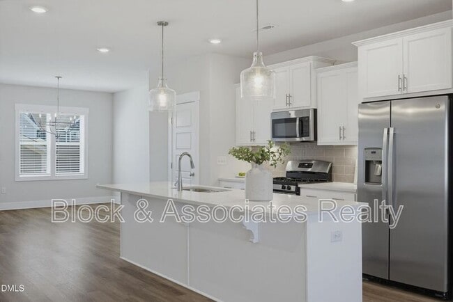 Photo - 682 Vine Pkwy