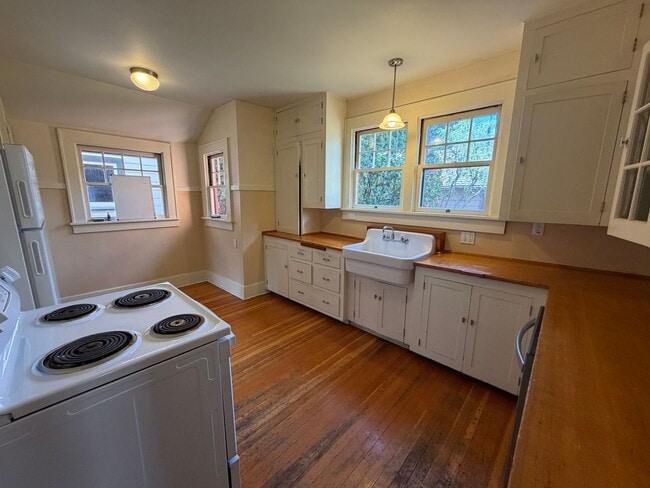Photo - 4 bedroom, 2.5 bath house in the heart of Corvallis