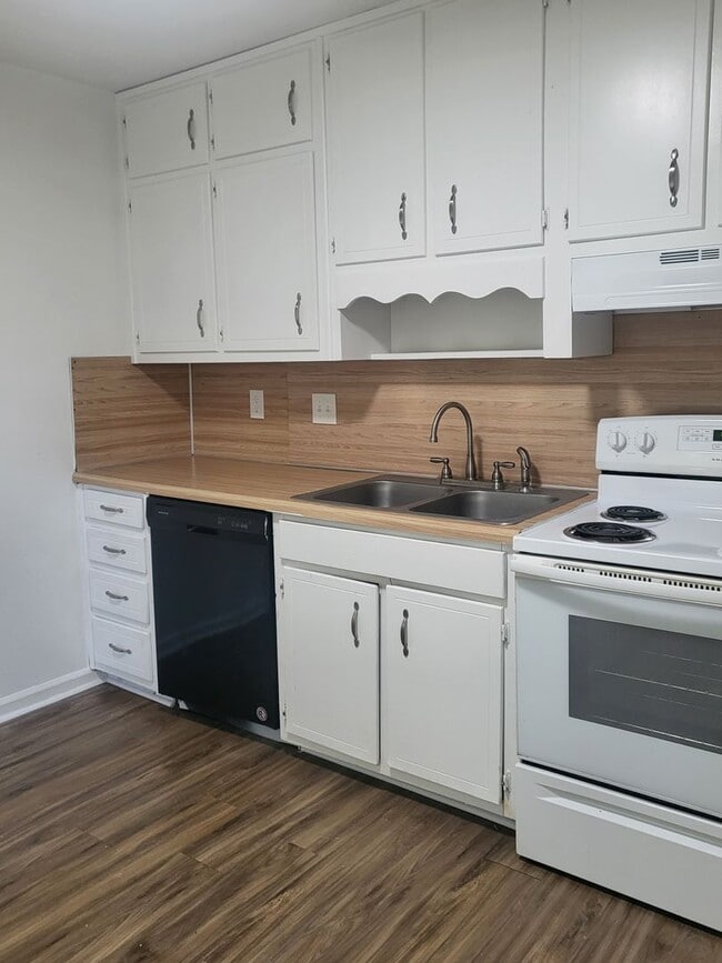 Photo - 3540 Southgate Way SE Unit A