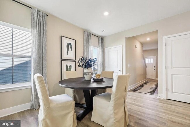 Photo - 111 Charing Cross Dr