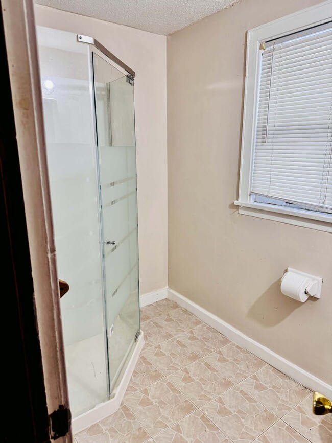 Photo - 625 Hawthorne Ave E