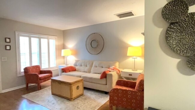 Photo - Island House-Close to Everything! Fully Furnished!