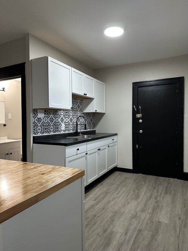 Photo - 98-100 N Hague Ave Unit 100