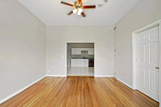Photo - Charming 2-Bed Oasis on Augusta Blvd: Your Perfect Urban Retreat in Chicago! Unit 3131-2F