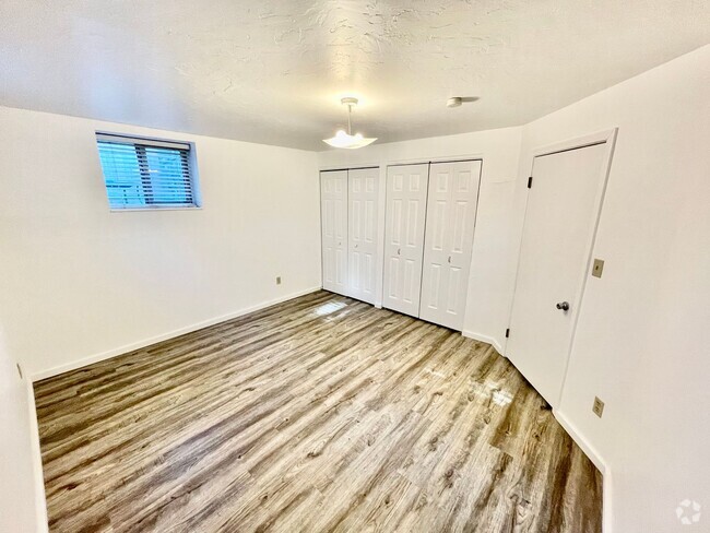 Building Photo - Available Now-2BD/1B Boise Duplex, short w... Rental