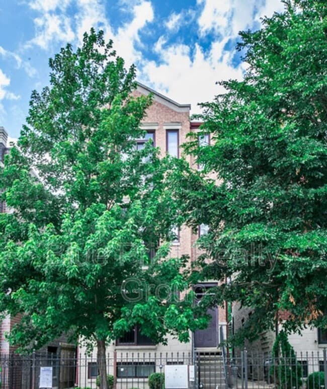 Building Photo - 6332 S Ingleside Ave Unit 3