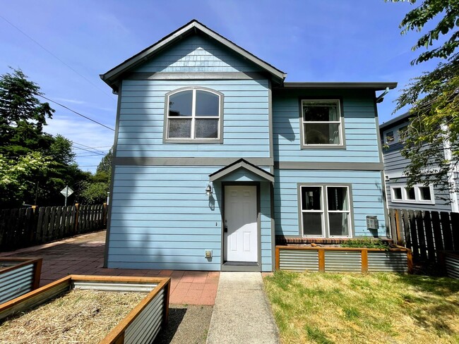 Lovely St Johns Home with Attached Garage,... - Lovely St Johns Home with Attached Garage,...