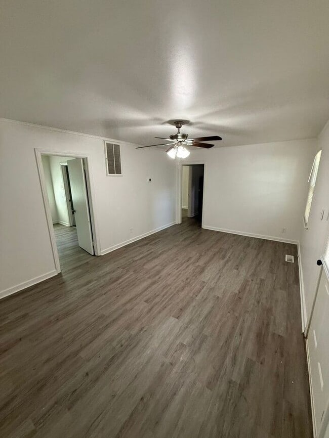 Photo - 605 Betty St