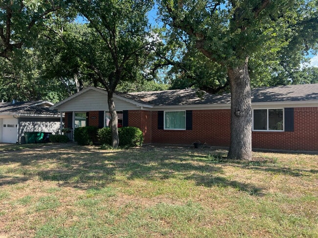 Building Photo - 1702 Lanice Ave Rental