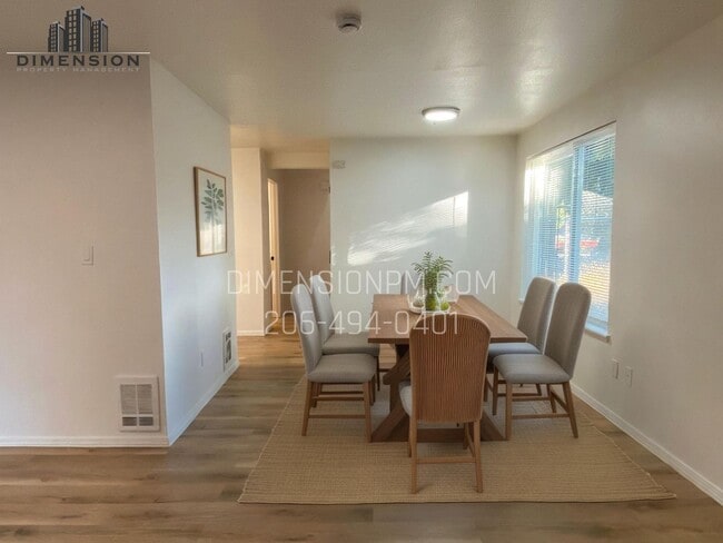 Photo - Charming 3 bed 2.5 Bath Duplex in Auburn