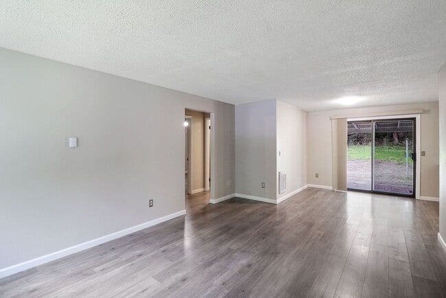 Photo - 2 Bed 1 Bath - Garage - Storage Shed - Pet Friendly - NAS Whidbey
