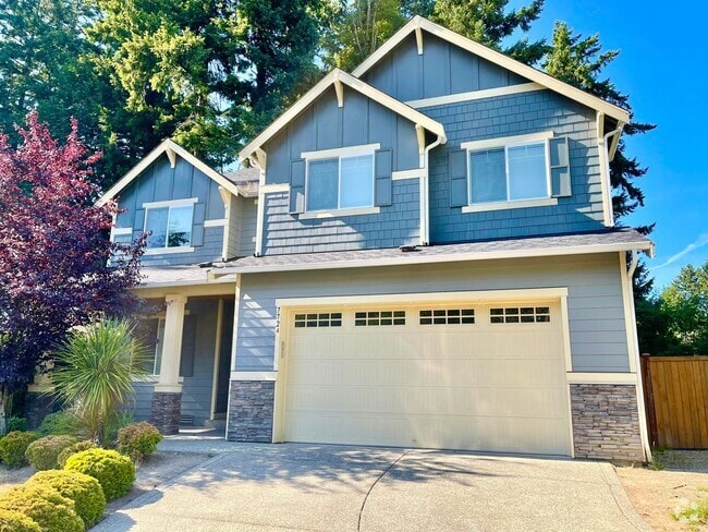 Building Photo - Stunning Luxury 5-Bed Home in Prime Kenmor...