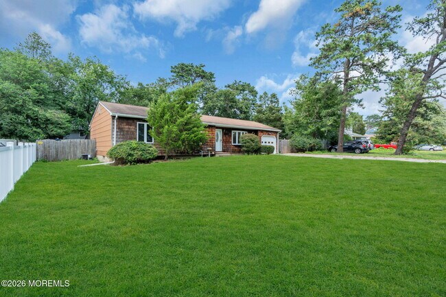 Photo - 809 Commonwealth Blvd