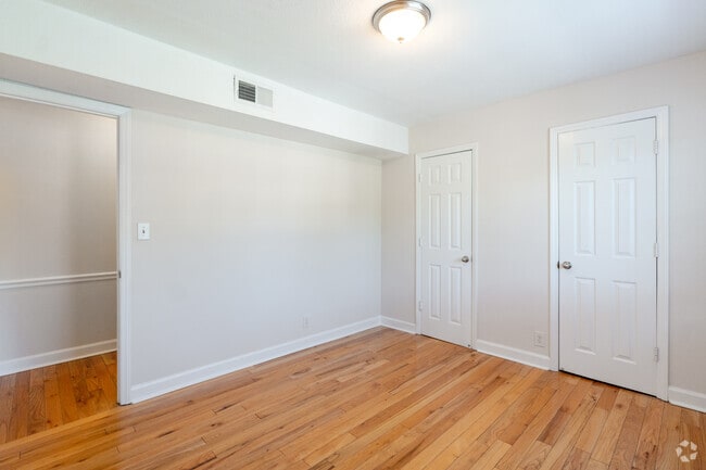 3BR,2BA - 1212SF