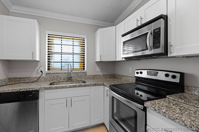 Building Photo - 2600 Greenwood Terrace Unit 210