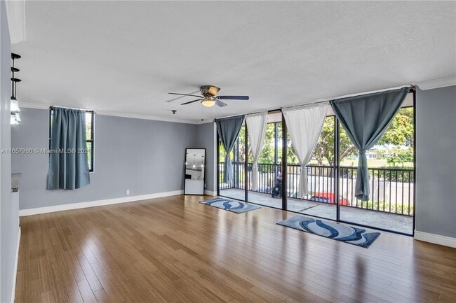 Building Photo - 105 Lake Emerald Dr Unit 215 Rental