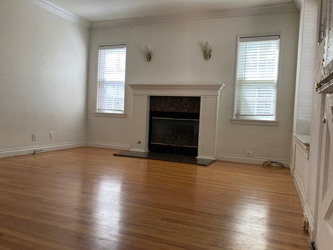 View to your right as you walk in with working gas fireplace - 4454 Laurelgrove Ave