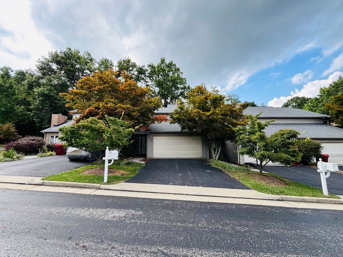 Photo - 212 Woods Edge Ct